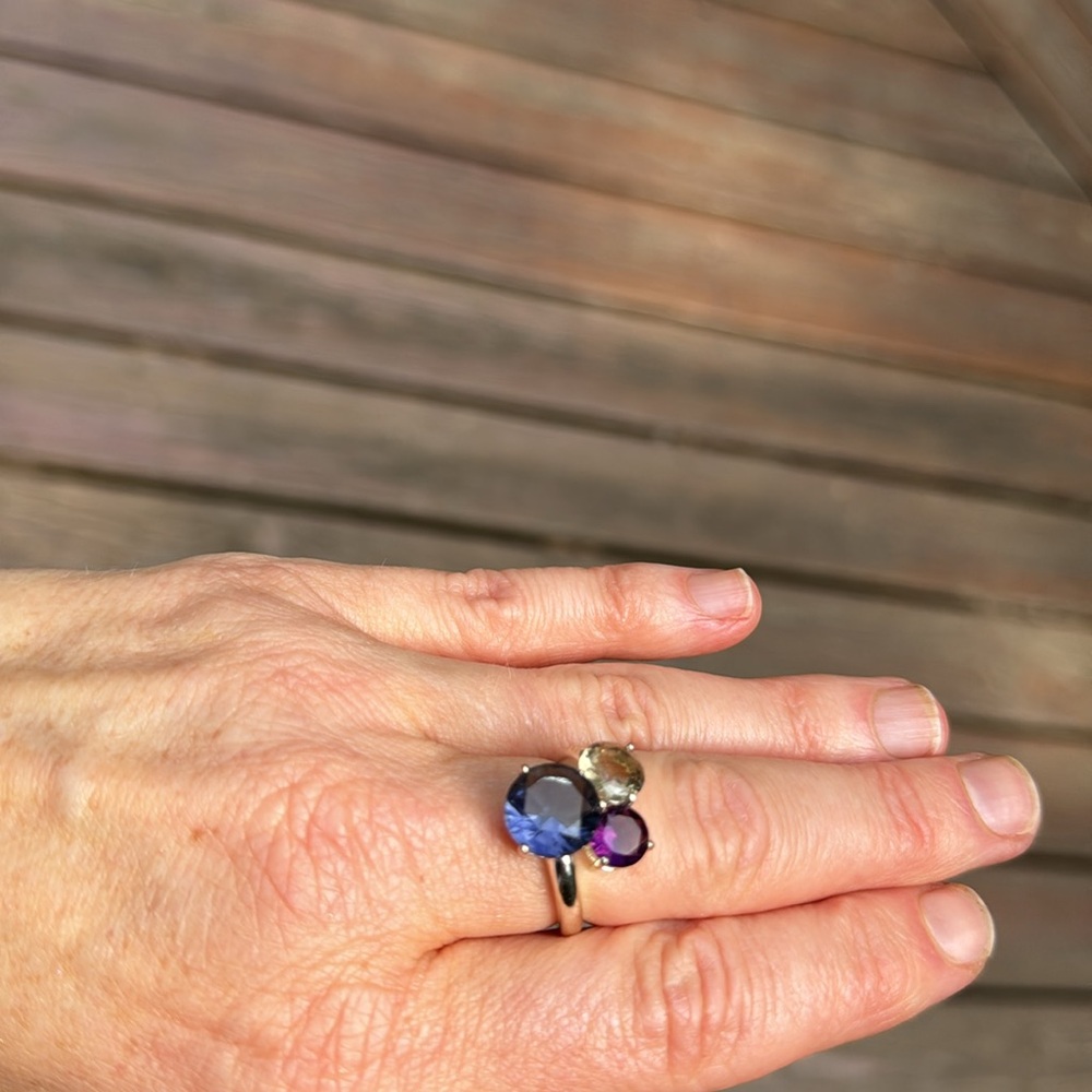 Size 8 gorgeous faux gem stone cocktail ring blue pink